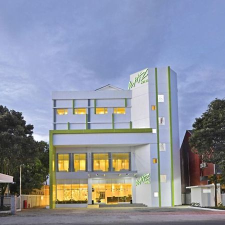 Whiz Prime Hotel Sudirman ชีลาชัป ภายนอก รูปภาพ