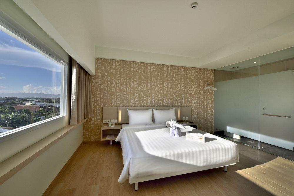 Whiz Prime Hotel Sudirman ชีลาชัป ภายนอก รูปภาพ