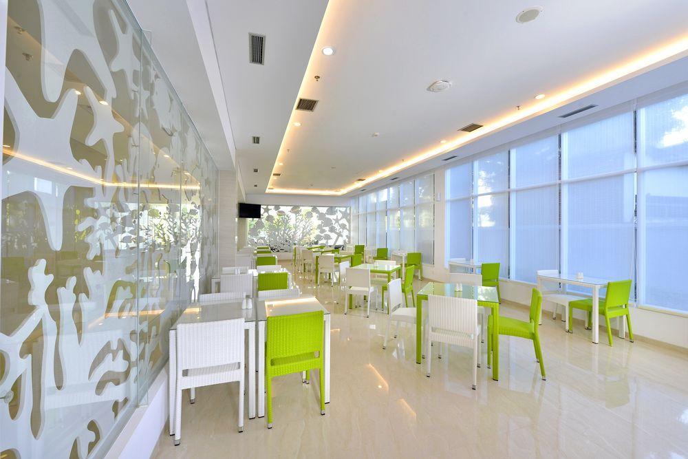 Whiz Prime Hotel Sudirman ชีลาชัป ภายนอก รูปภาพ