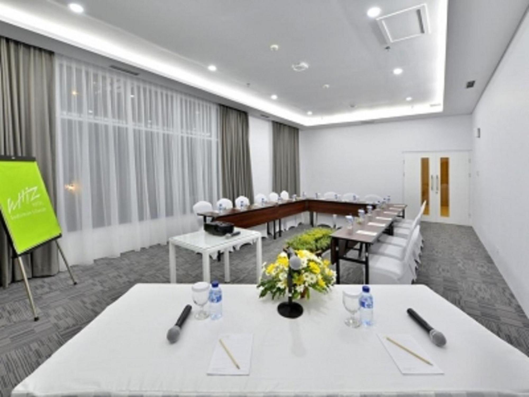 Whiz Prime Hotel Sudirman ชีลาชัป ภายนอก รูปภาพ