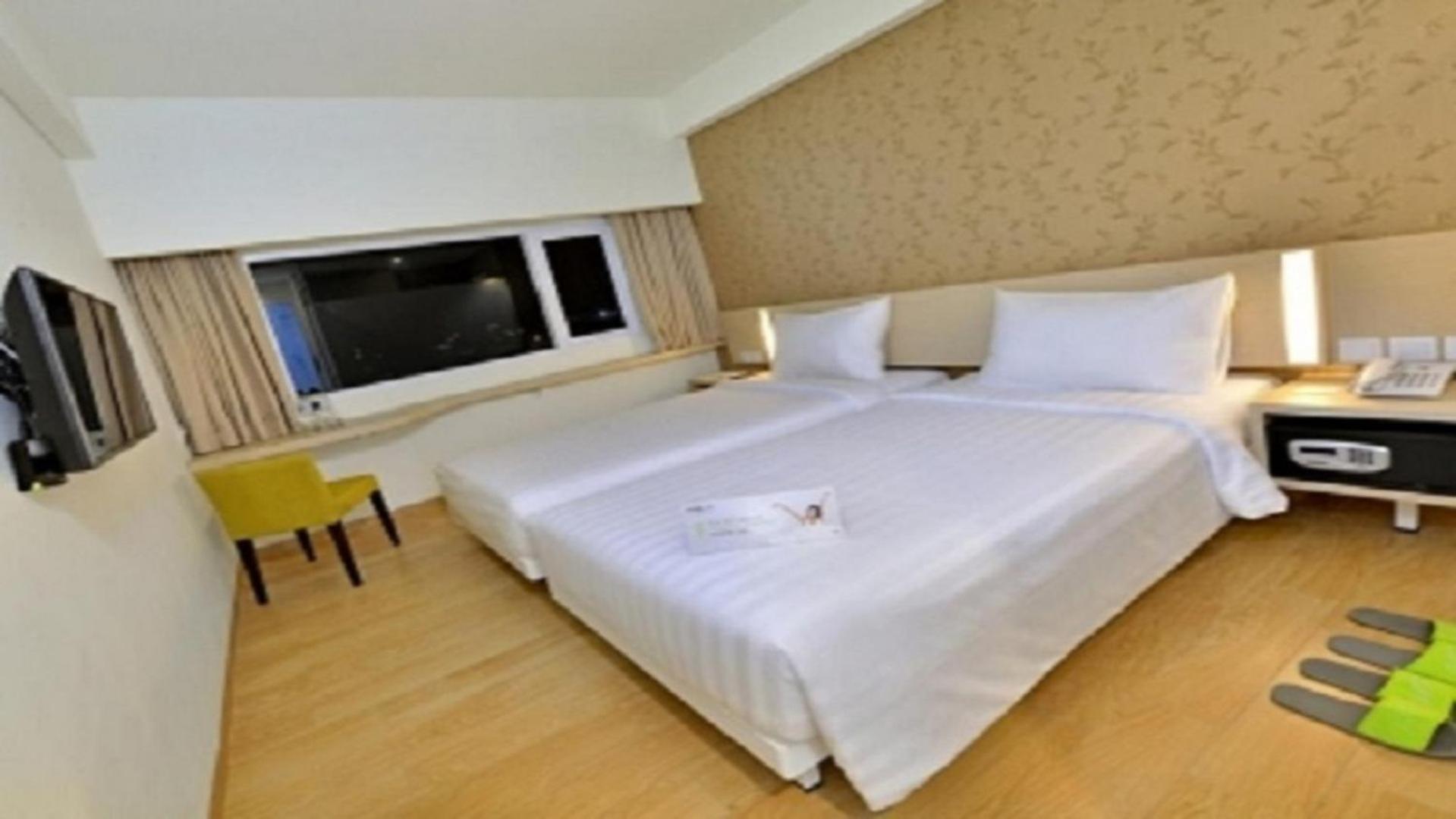 Whiz Prime Hotel Sudirman ชีลาชัป ภายนอก รูปภาพ