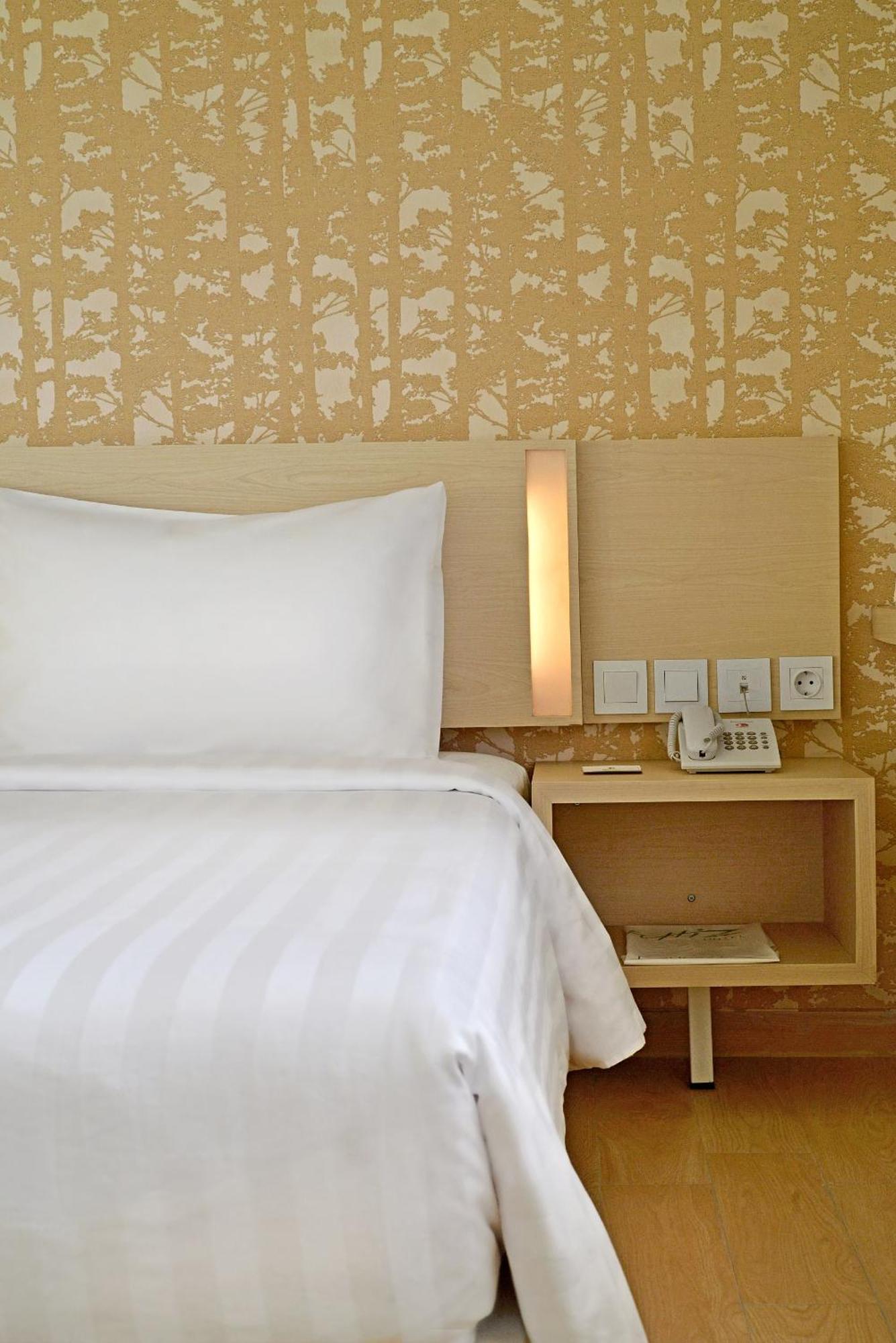 Whiz Prime Hotel Sudirman ชีลาชัป ภายนอก รูปภาพ
