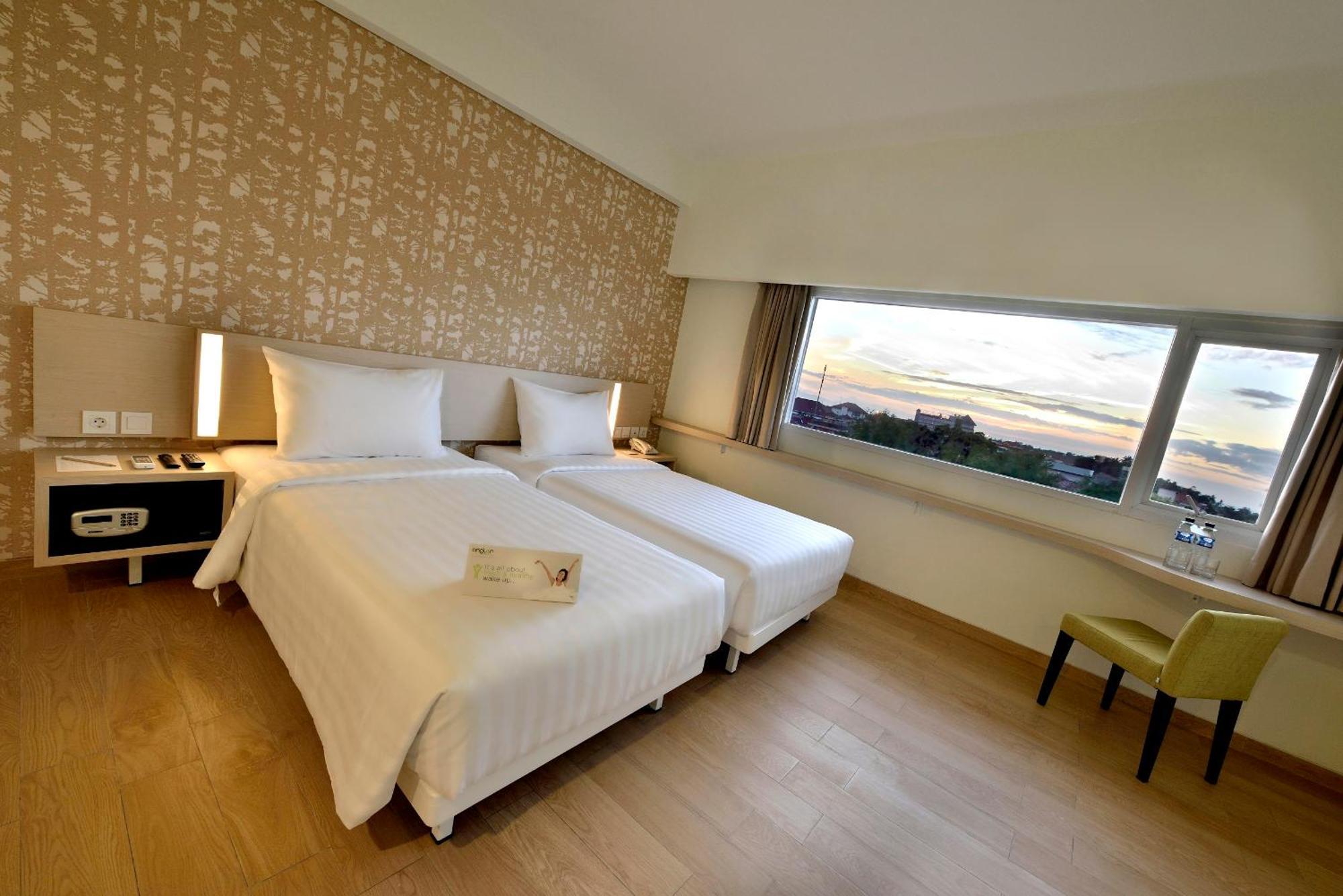 Whiz Prime Hotel Sudirman ชีลาชัป ภายนอก รูปภาพ