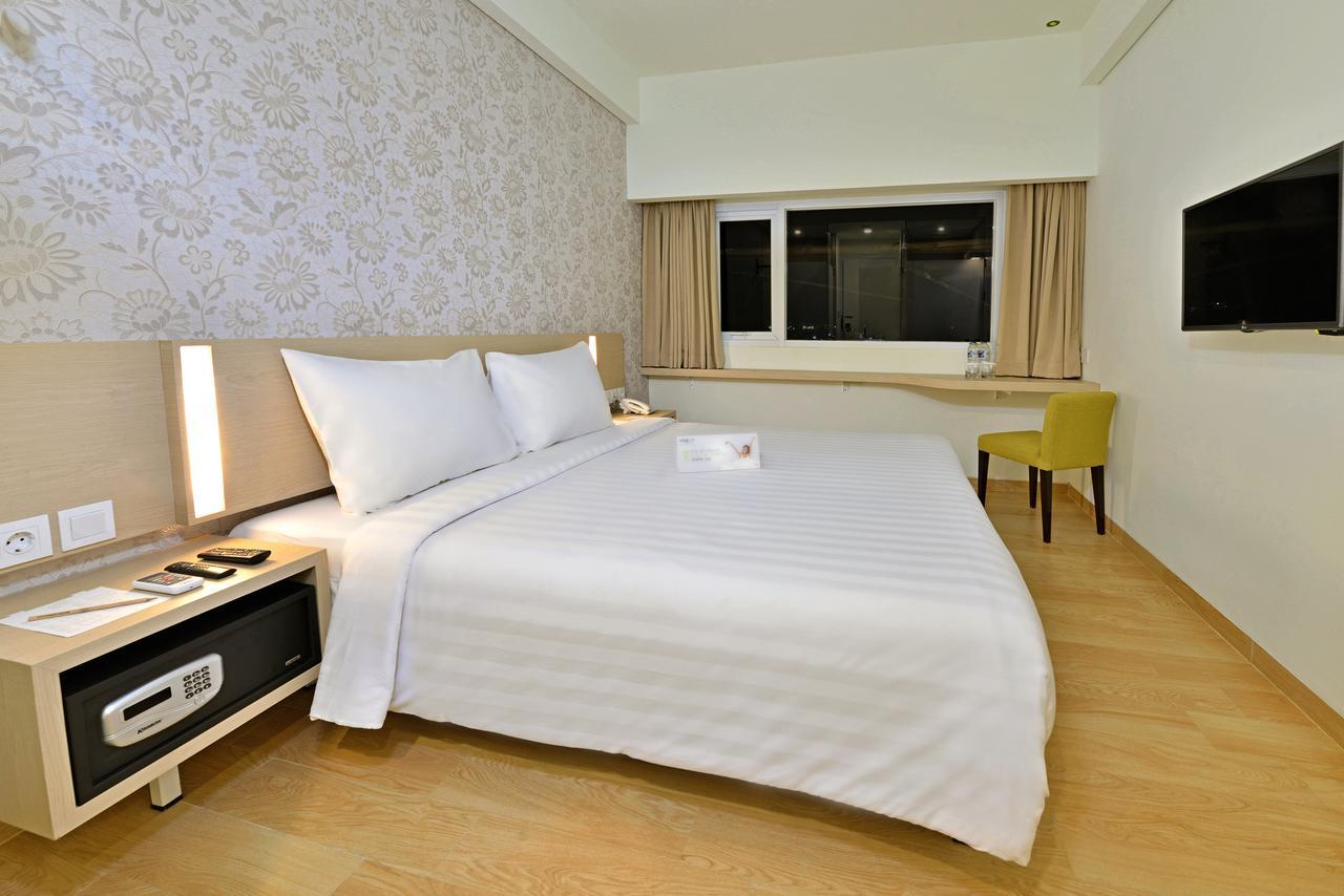 Whiz Prime Hotel Sudirman ชีลาชัป ภายนอก รูปภาพ