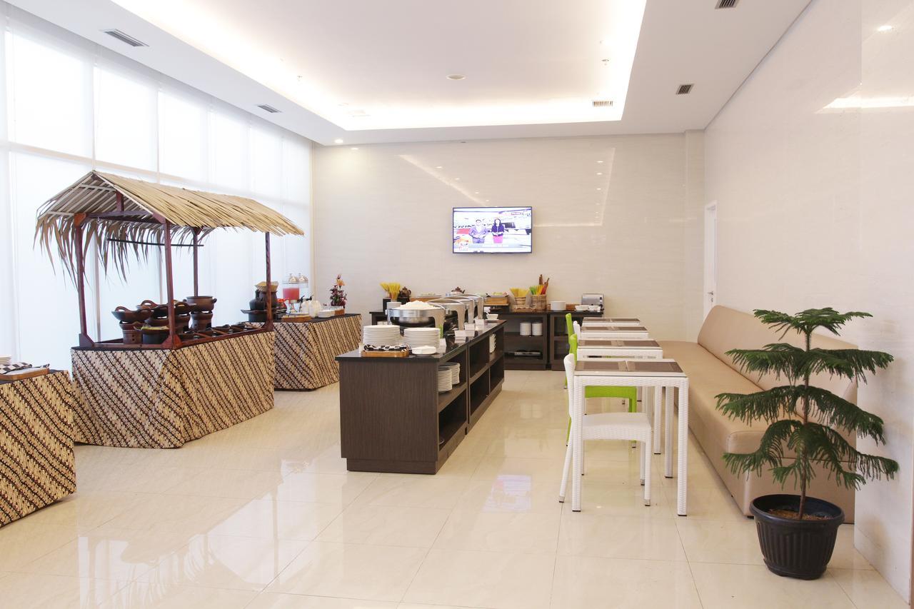 Whiz Prime Hotel Sudirman ชีลาชัป ภายนอก รูปภาพ